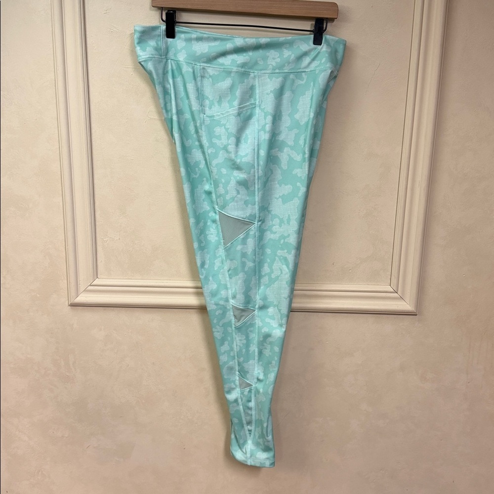 Women's Huk Reel On Performance Leggings Green Size XLarge - Picture 7 of 9